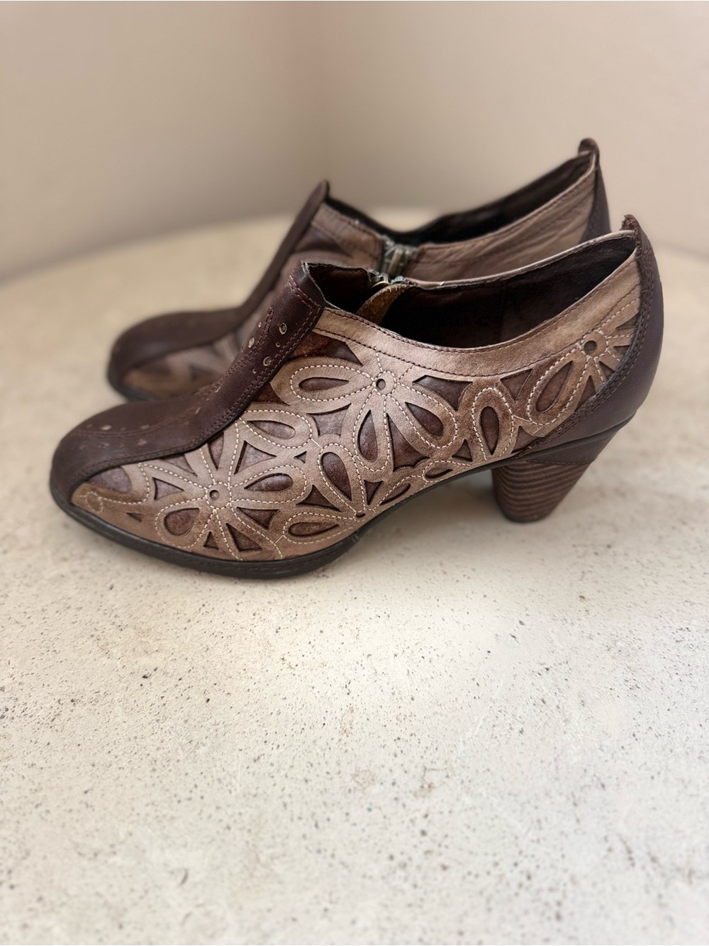 L'ATISTE Two-Tone Brown & Tan Cutout Heeled Shoes